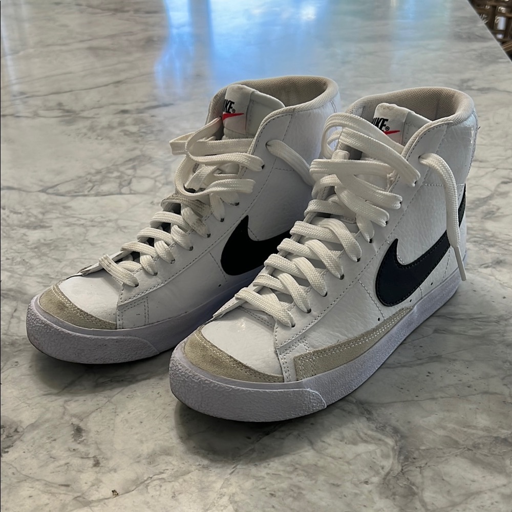 Girls Nike blazers. Womens 6. Girls 4.5